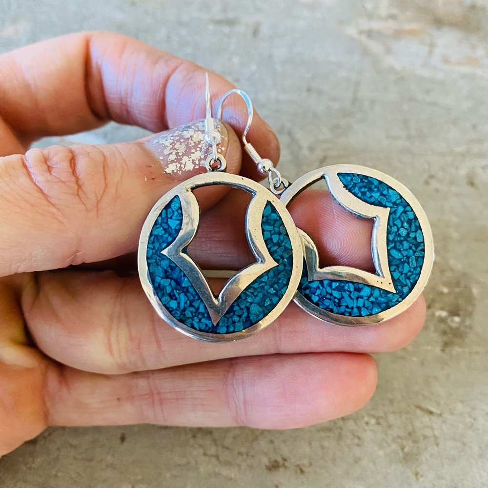 ♥️ Southwestern Style ♥️ Taxco Sterling Silver & Turquoise Chip Inlay Earrings